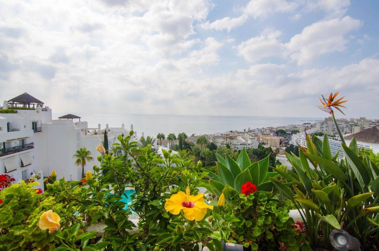 ESPECTACULAR ATICO DE LUJO EN ZONA CARIHUELA CON VISTAS IMPRESIONANTES AL MAR