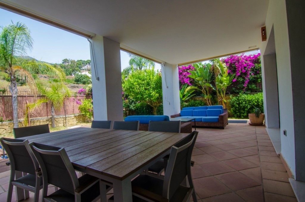 Villa for sale in Benalmádena