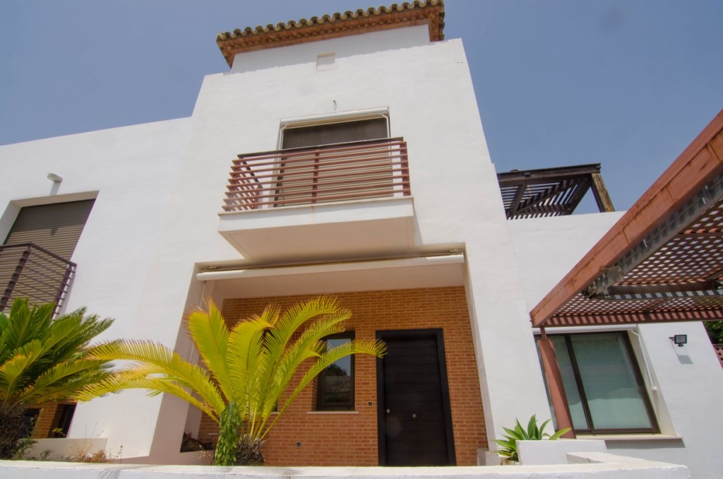 Villa for sale in Benalmádena