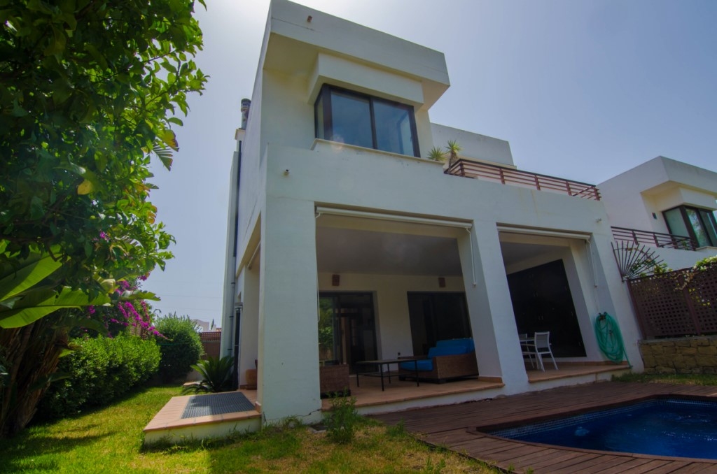 Villa for sale in Benalmádena