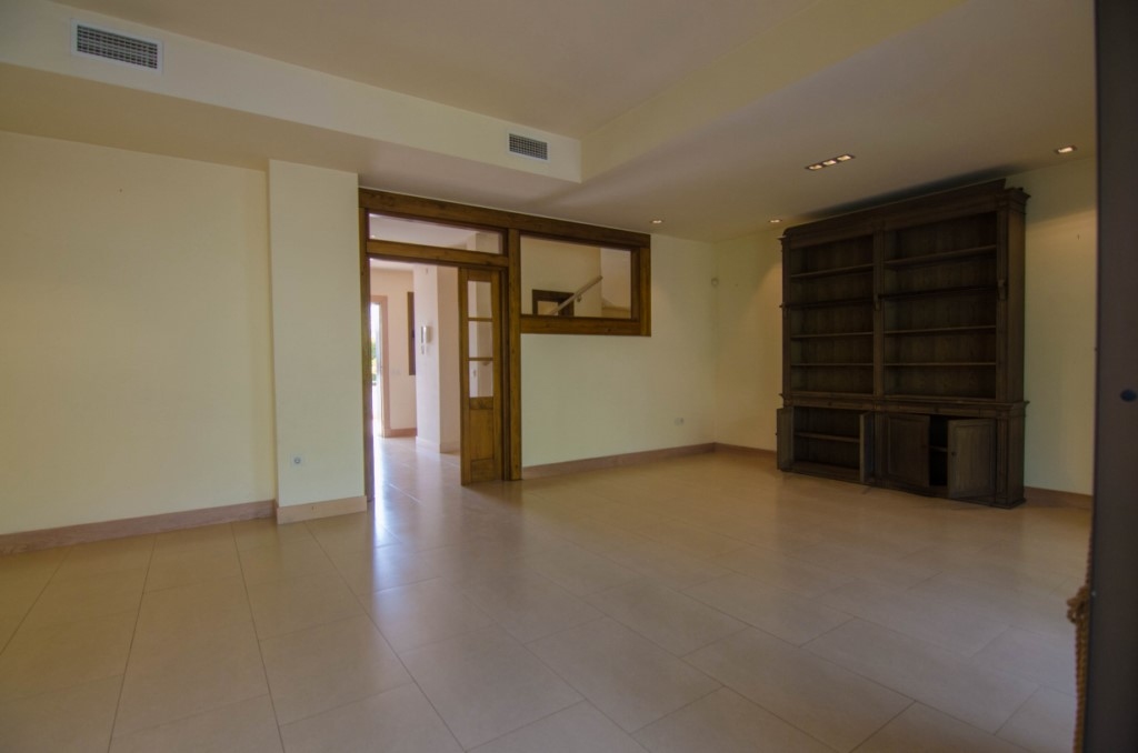 Villa for sale in Benalmádena