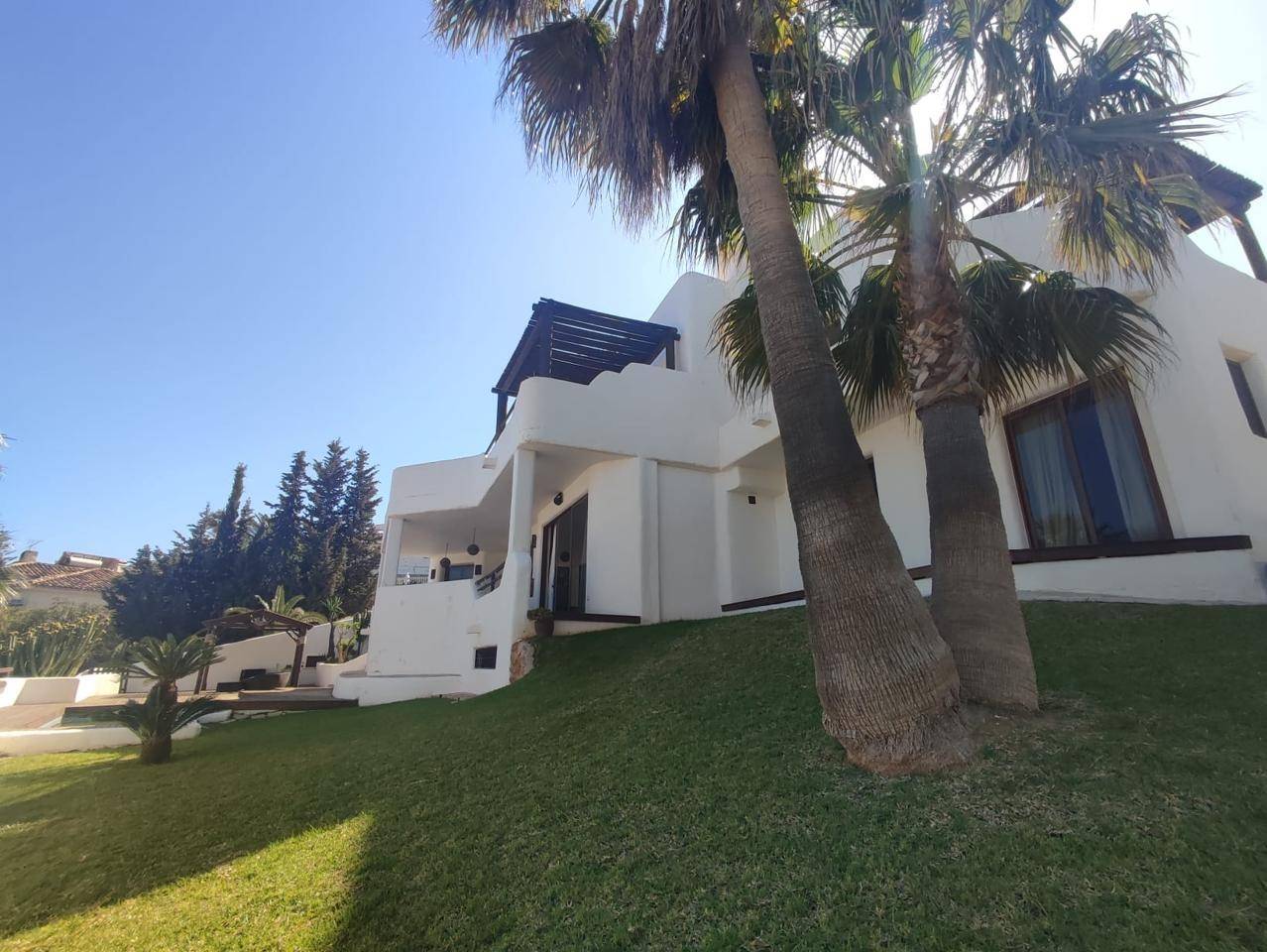Villa en venta en Benalmádena