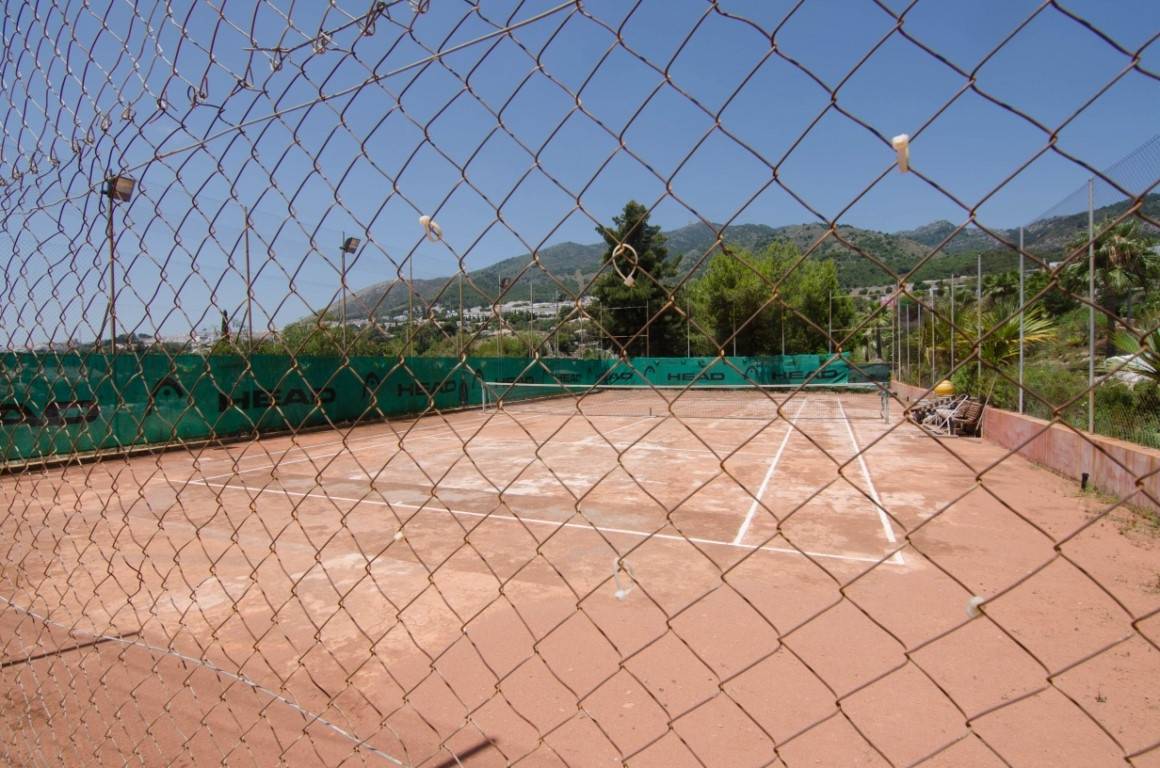 GRAN ATICO COMPLETAMENTE RENOVADO CON BONITAS VISTAS AL MAR Y MONTAÑA