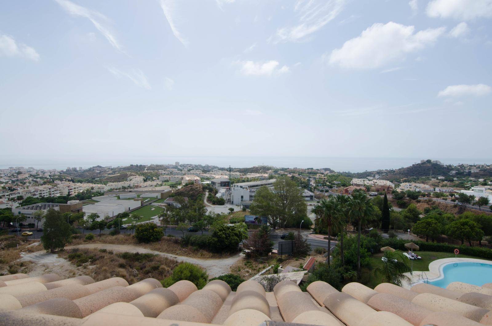 GRAN ATICO COMPLETAMENTE RENOVADO CON BONITAS VISTAS AL MAR Y MONTAÑA