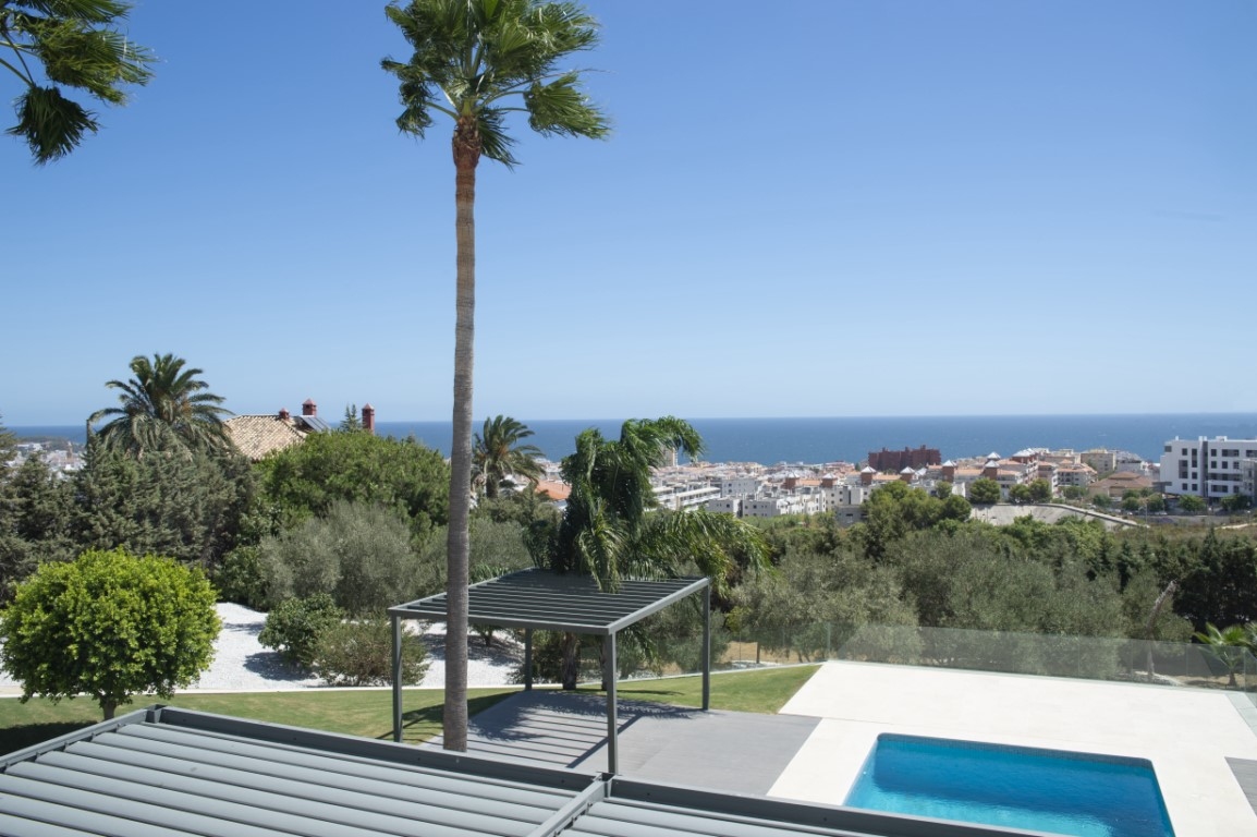 Villa for sale in Estepona