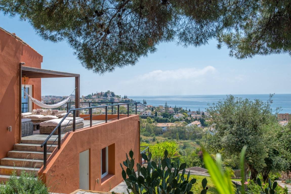 Villa for sale in Benalmádena