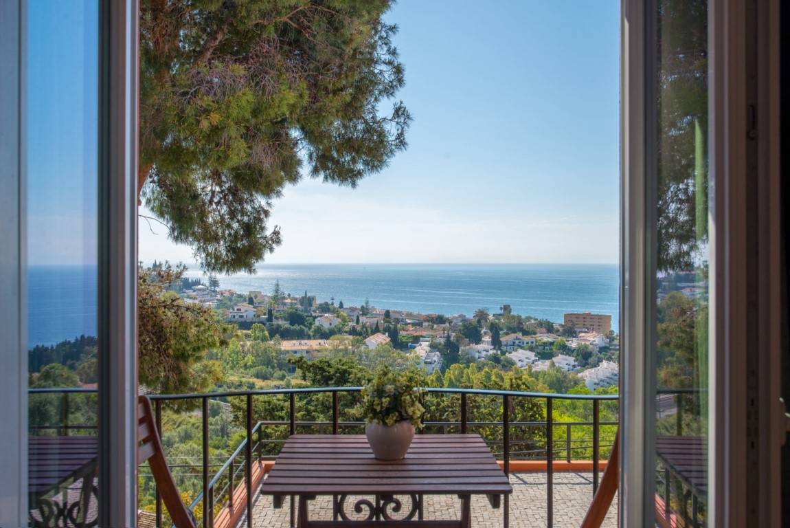 ESPECATUCULAR VILLA EN BENALMADENA CON VISTAS PANORAMICAS AL MAR Y MONTAÑA 