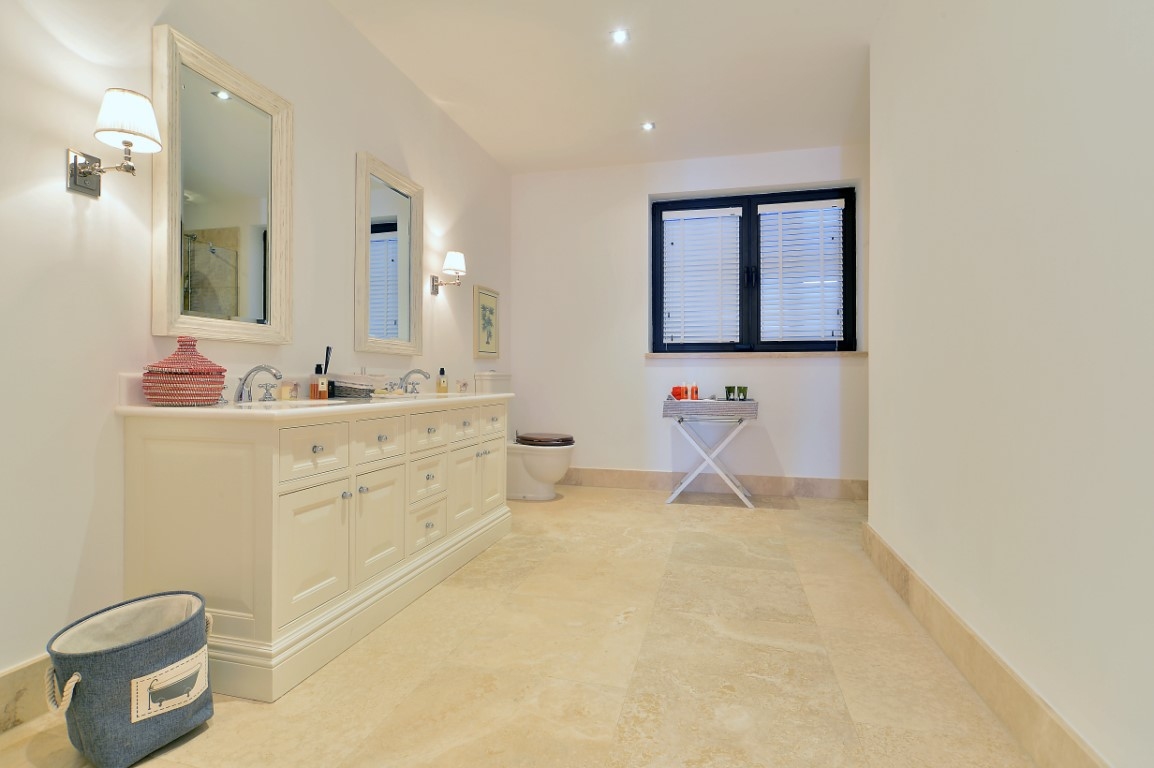 VILLA EN EXCLUSIVA URBANIZACION EN MARBELLA