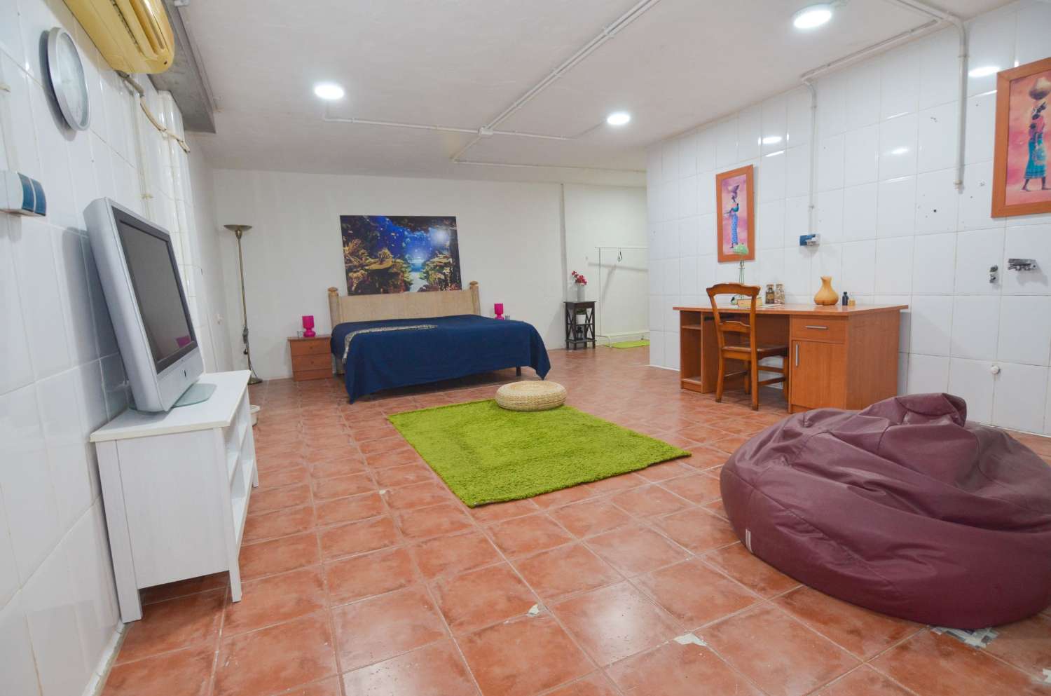 Fantastico local en esquina en zona Calvario torremolinos