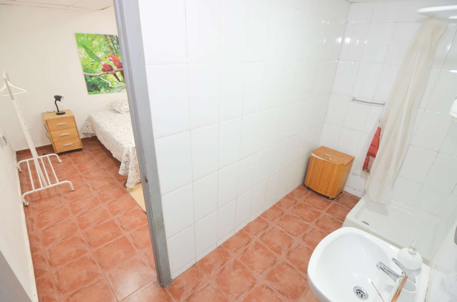 Fantastico local en esquina en zona Calvario torremolinos