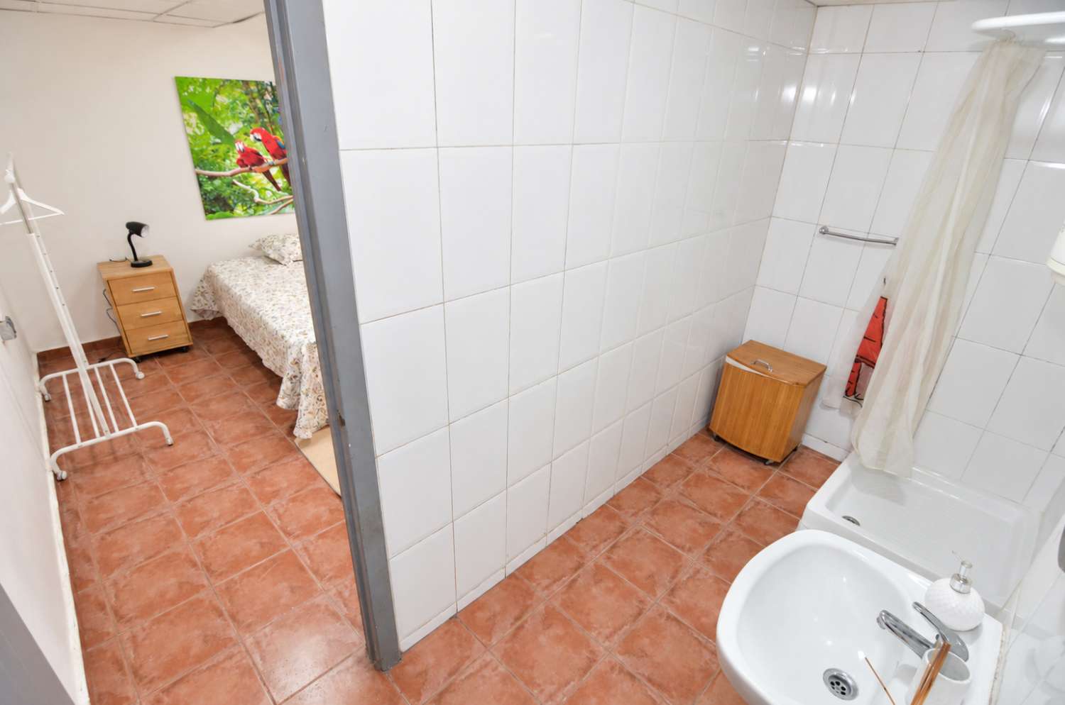 Fantastico local en esquina en zona Calvario torremolinos posibilidad cambio de uso a vivienda