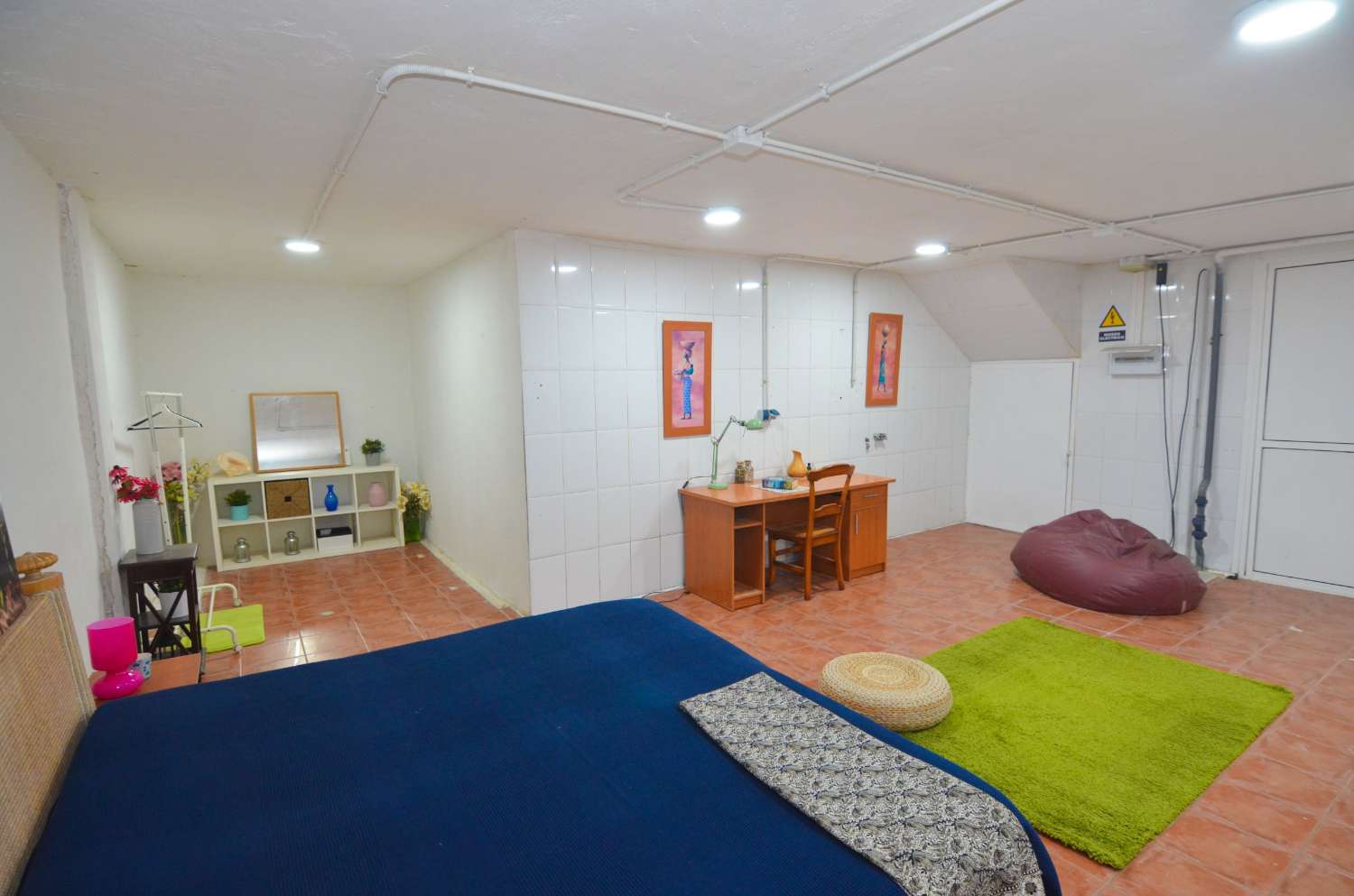 Fantastico local en esquina en zona Calvario torremolinos