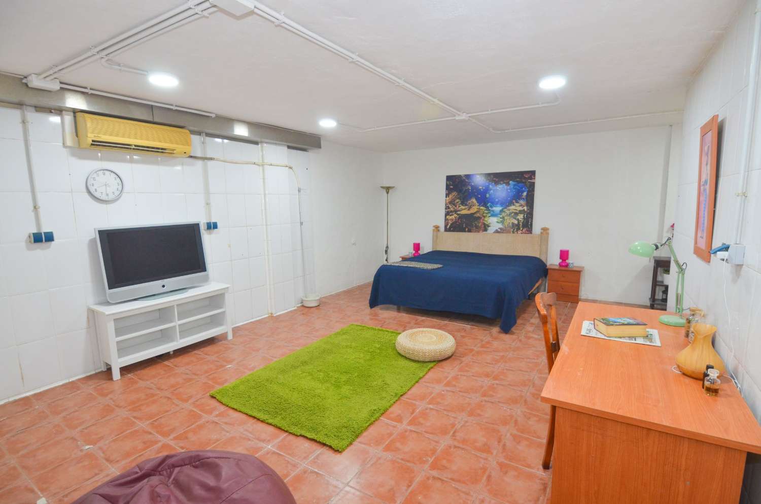 Fantastico local en esquina en zona Calvario torremolinos