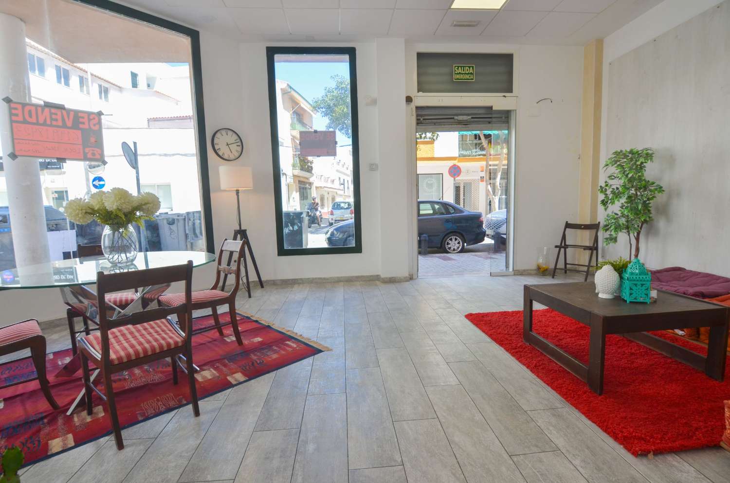 Fantastico local en esquina en zona Calvario torremolinos