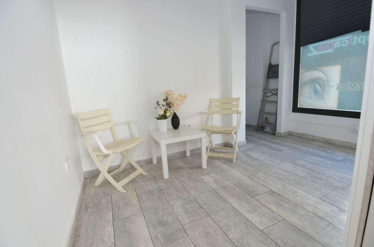 Fantastico local en esquina en zona Calvario torremolinos