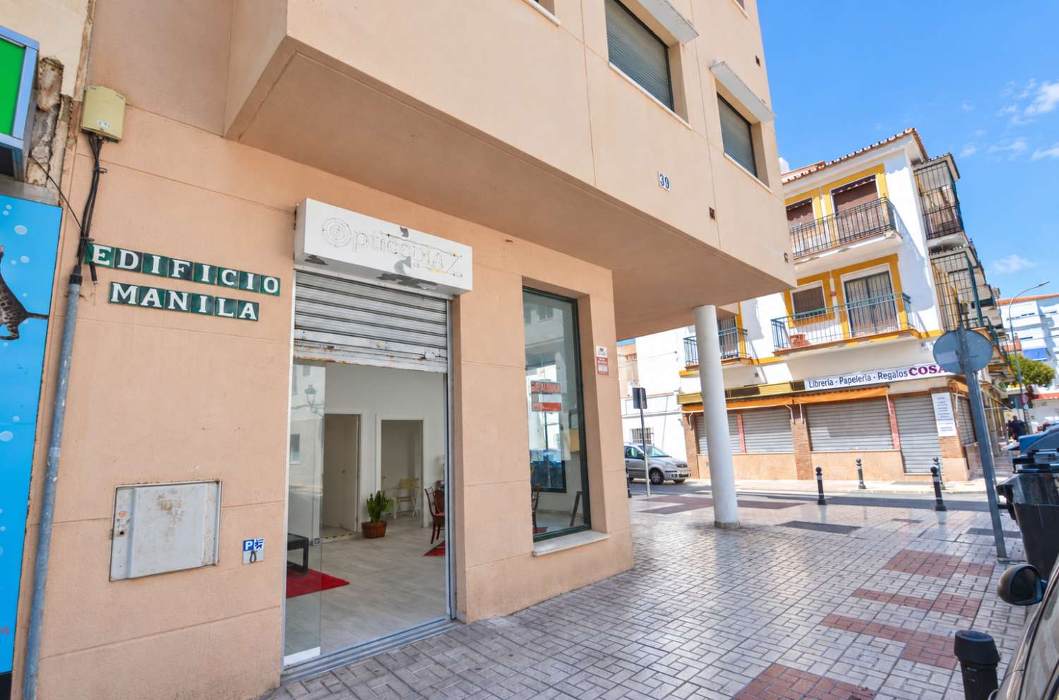 Fantastico local en esquina en zona Calvario torremolinos posibilidad cambio de uso a vivienda