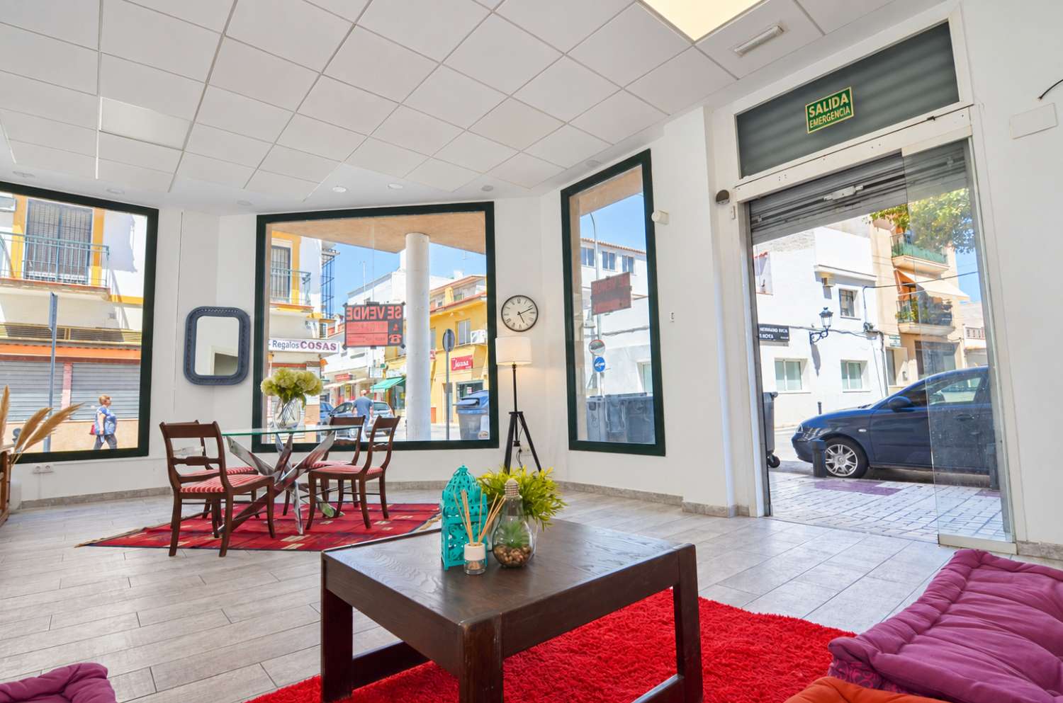 Fantastico local en esquina en zona Calvario torremolinos posibilidad cambio de uso a vivienda