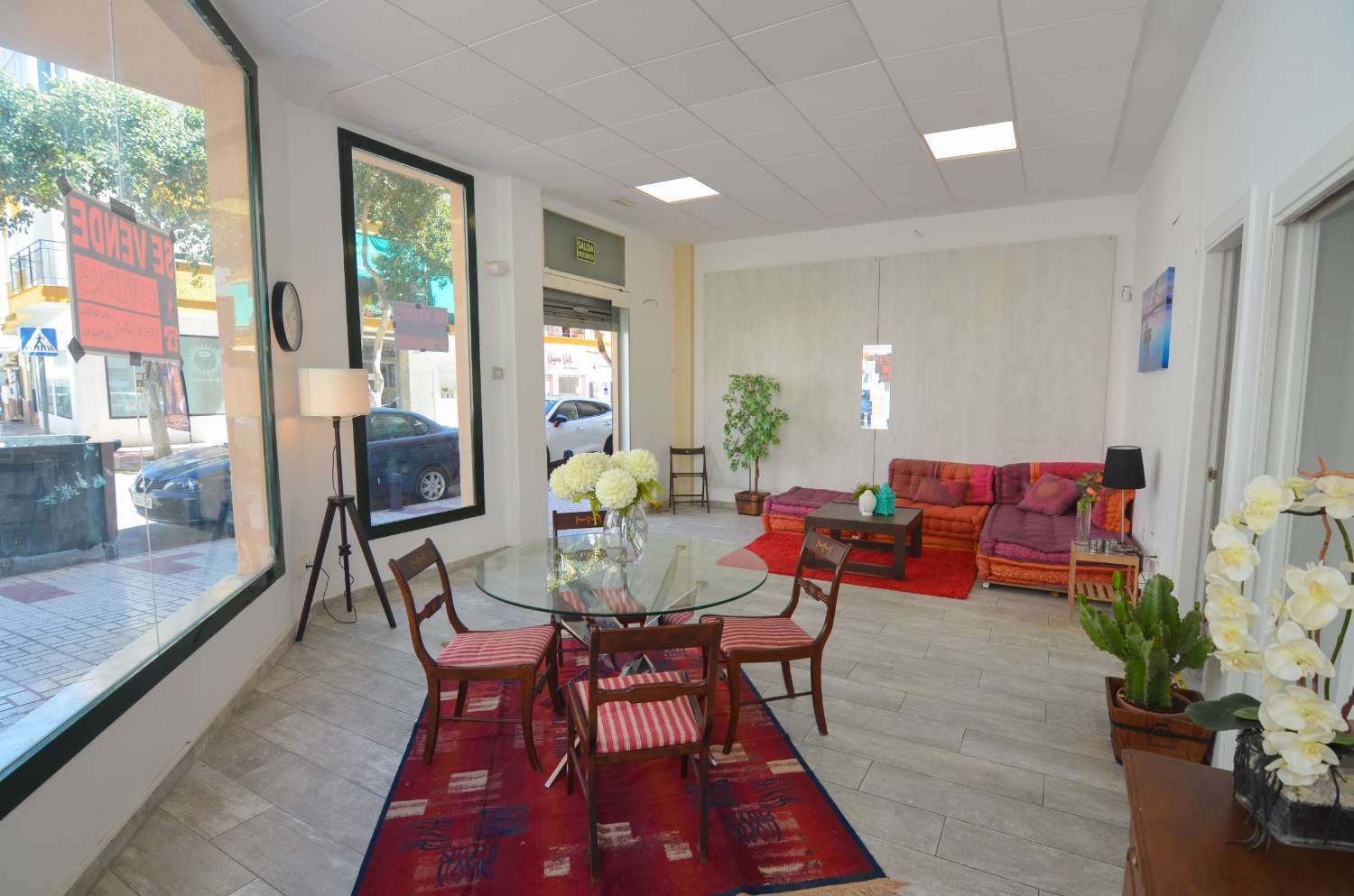 Fantastico local en esquina en zona Calvario torremolinos