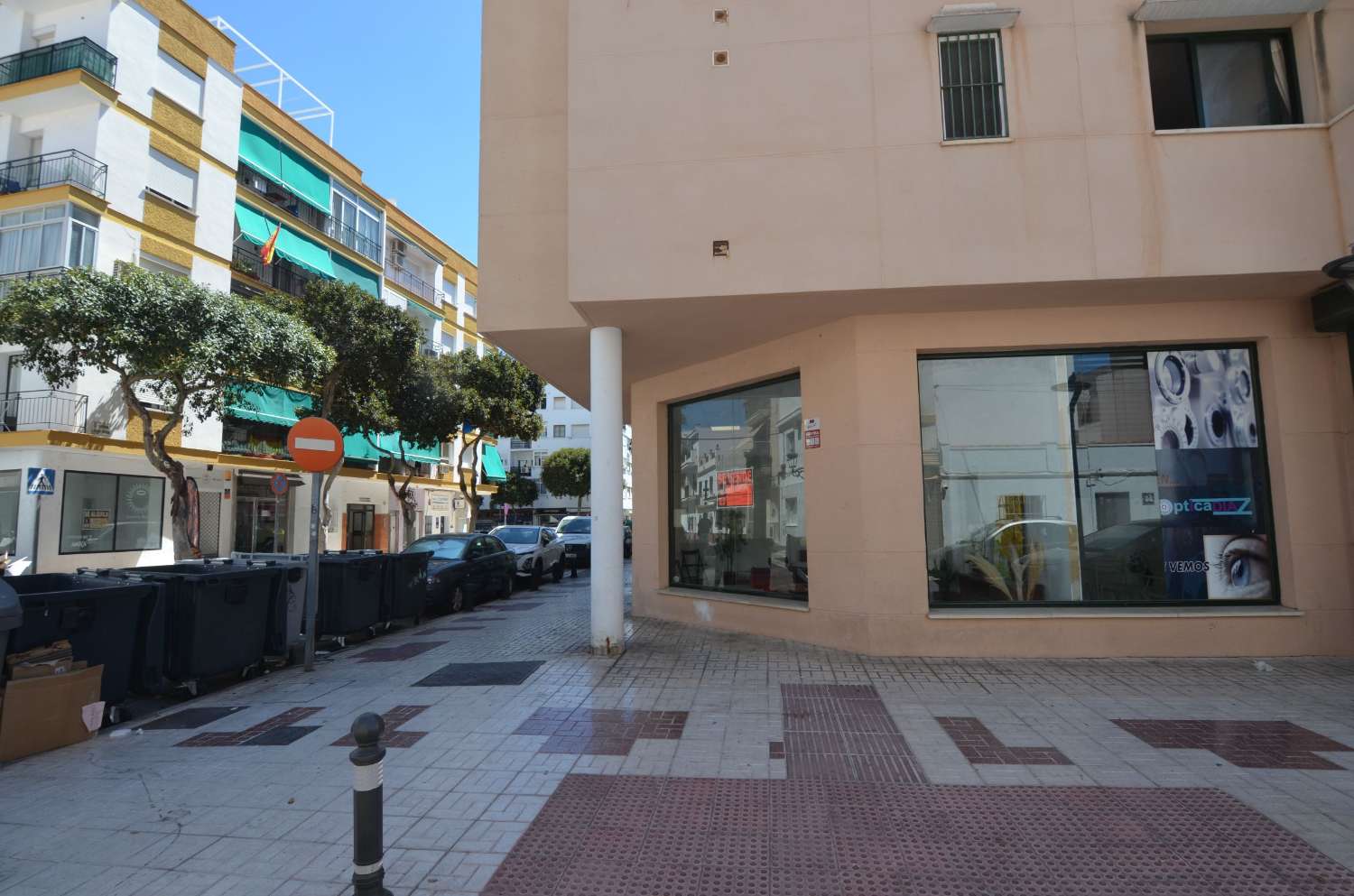 Fantastico local en esquina en zona Calvario torremolinos