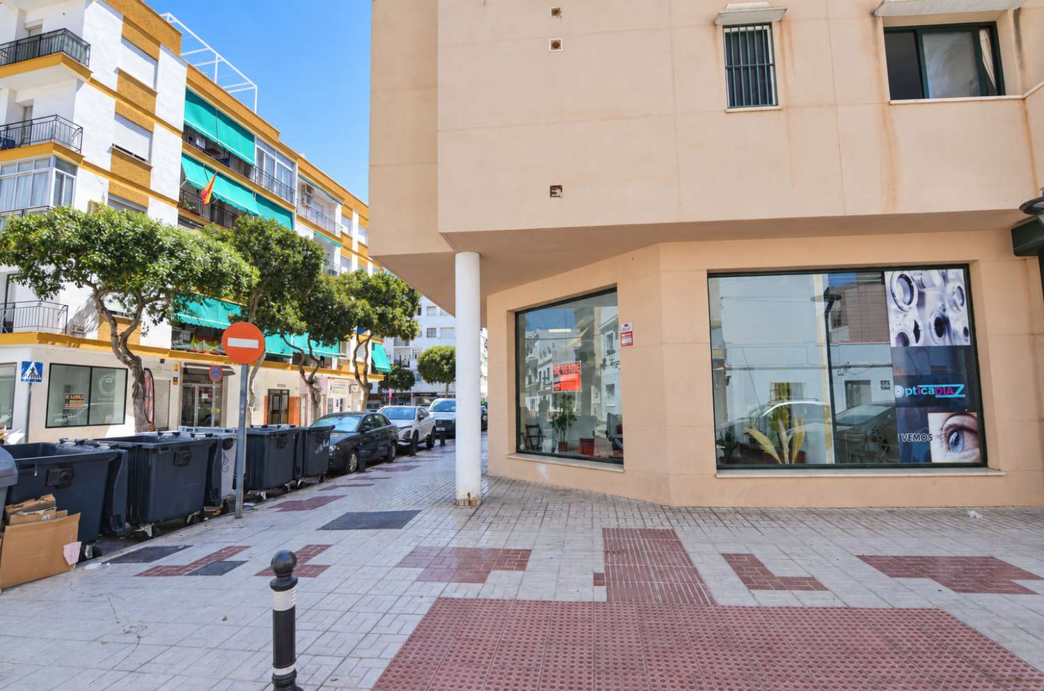 Fantastico local en esquina en zona Calvario torremolinos posibilidad cambio de uso a vivienda