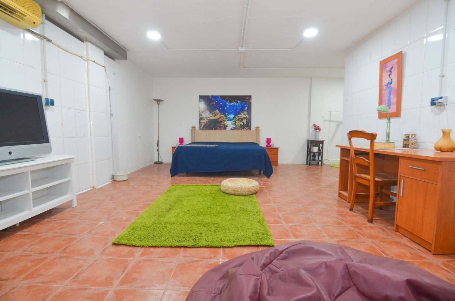 Fantastico local en esquina en zona Calvario torremolinos