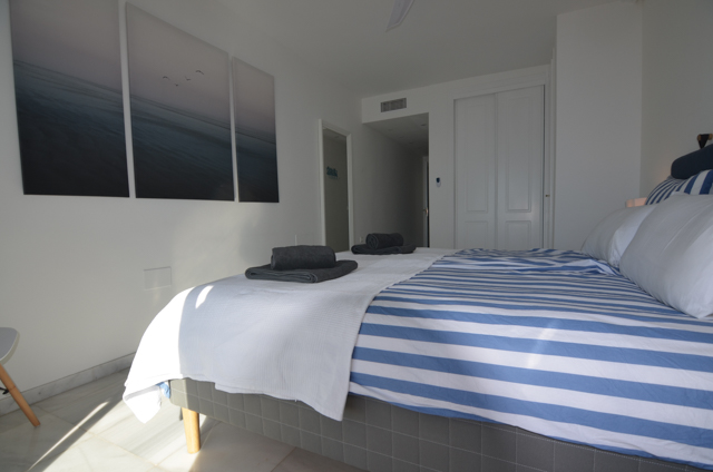 APARTAMENTO EN PRIMERA LINEA DE PLAYA DE BENALMADENA