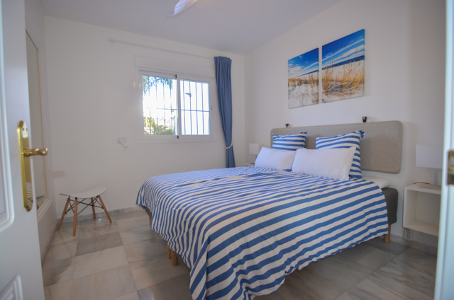 APARTAMENTO EN PRIMERA LINEA DE PLAYA DE BENALMADENA