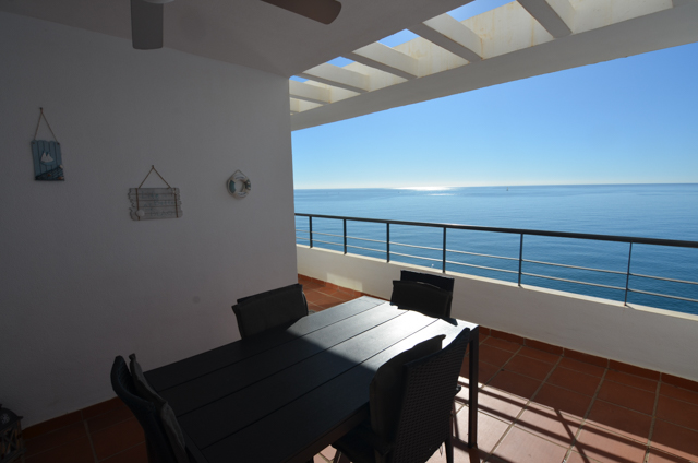 APARTAMENTO EN PRIMERA LINEA DE PLAYA DE BENALMADENA