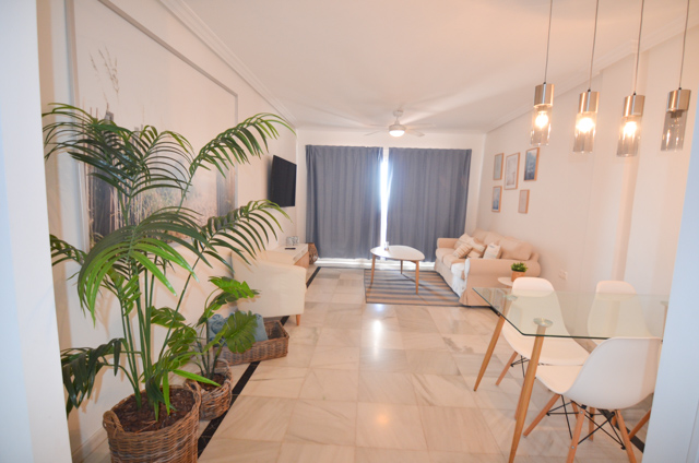 APARTAMENTO EN PRIMERA LINEA DE PLAYA DE BENALMADENA