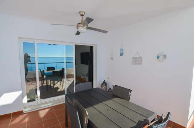 APARTAMENTO EN PRIMERA LINEA DE PLAYA DE BENALMADENA