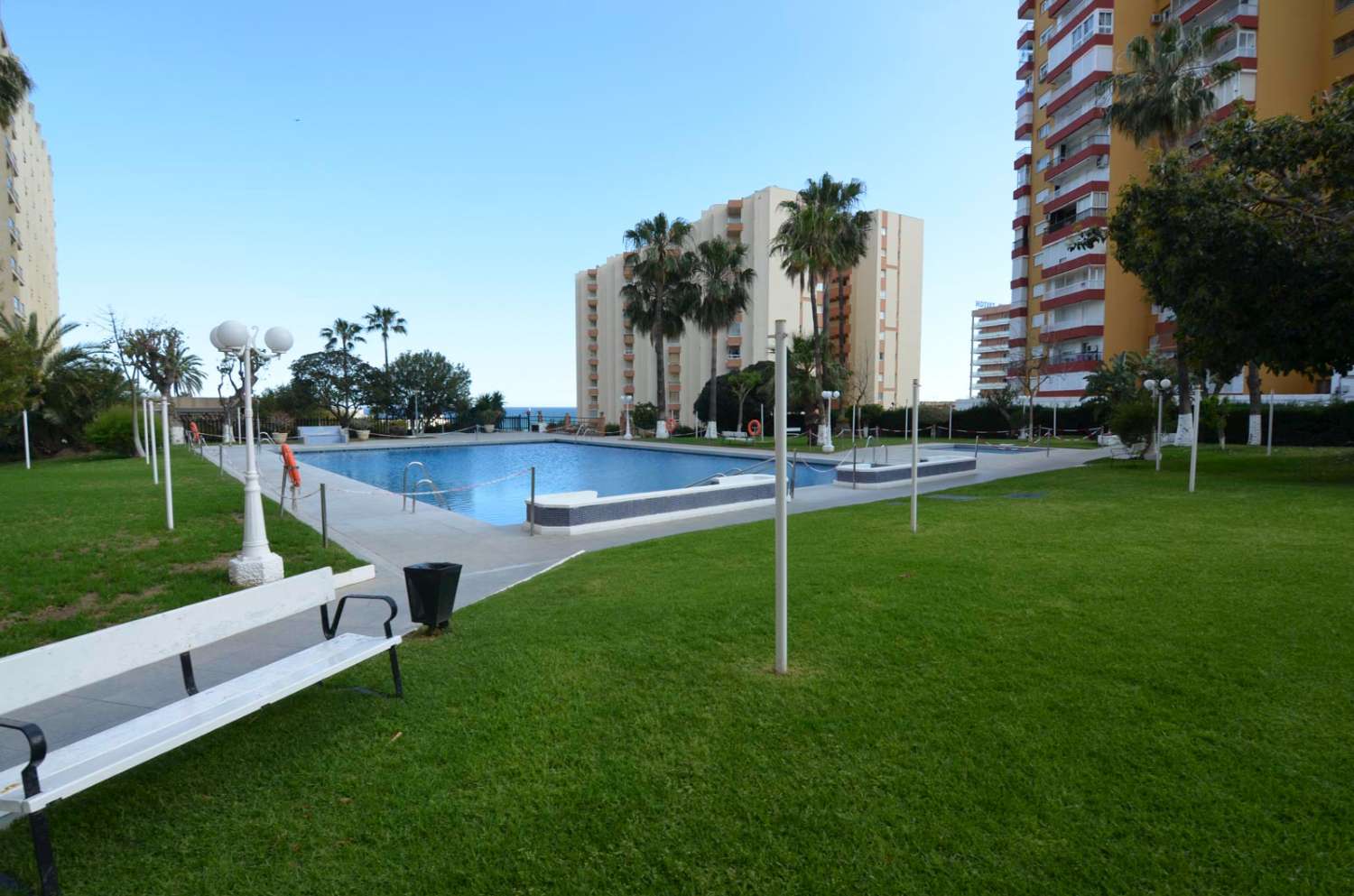 FABULOSO PISO COMPLETAMENTE REFORMADO EN SEGUNDA LINEA DE PLAYA