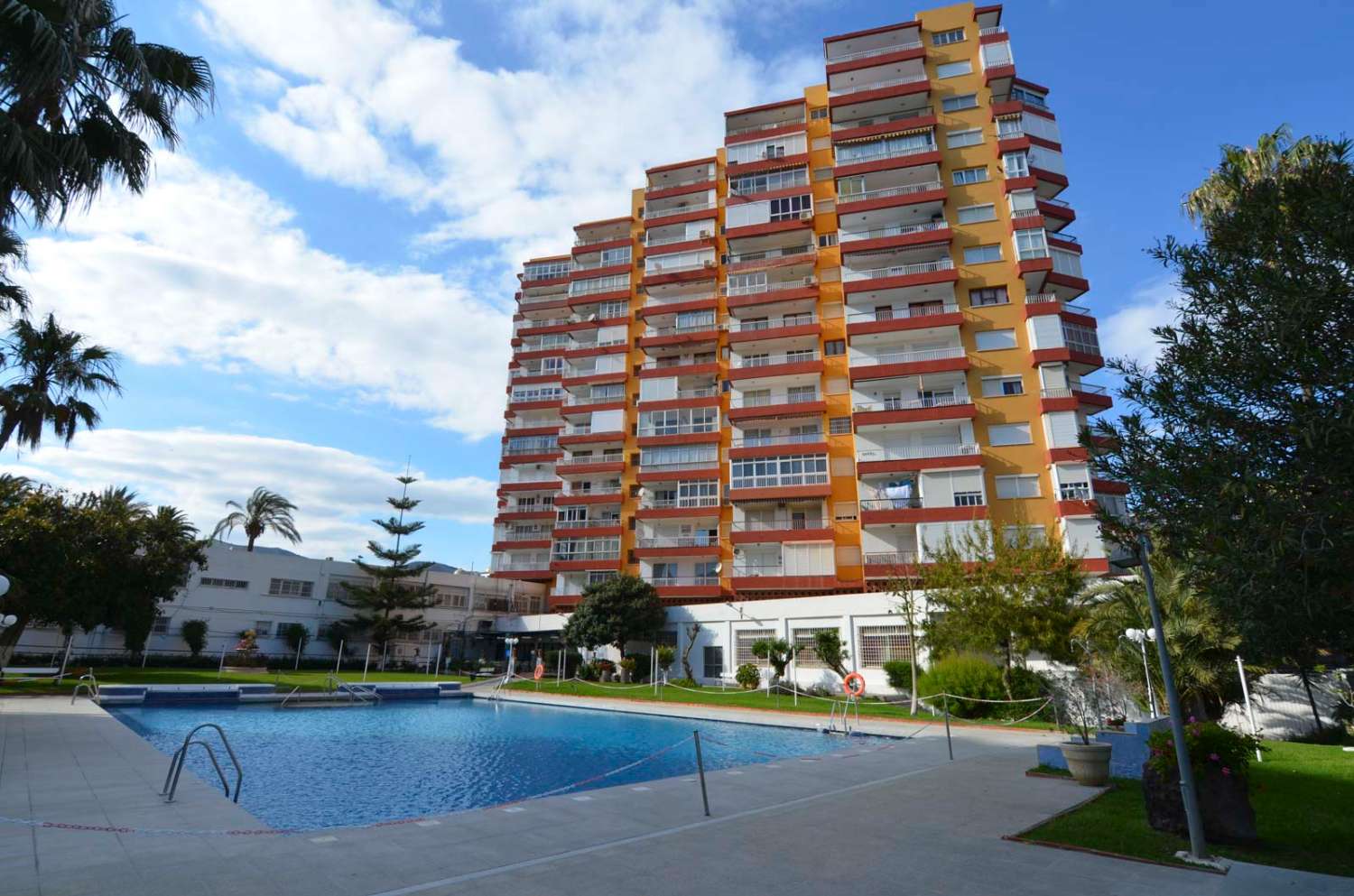 FABULOSO PISO COMPLETAMENTE REFORMADO EN SEGUNDA LINEA DE PLAYA