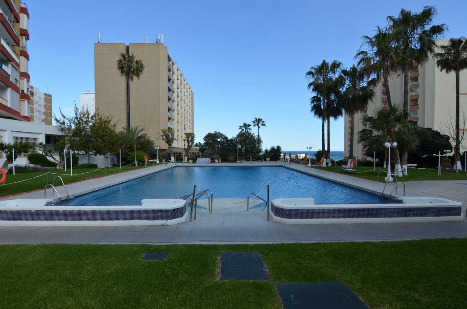 FABULOSO PISO COMPLETAMENTE REFORMADO EN SEGUNDA LINEA DE PLAYA