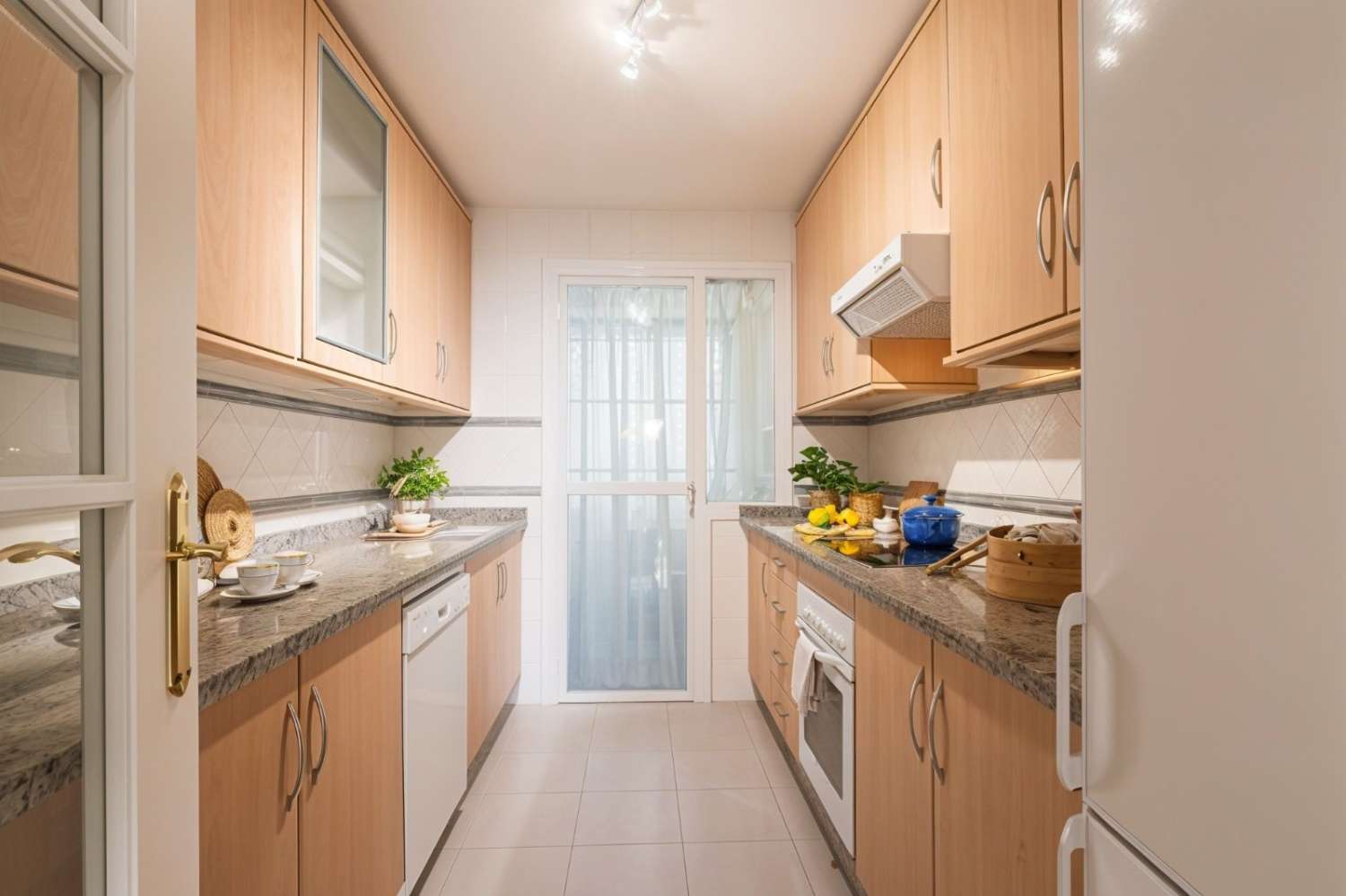 APARTAMENTO EN PRIMERA LINEA DE PLAYA DE BENALMADENA COSTA