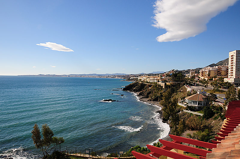 APARTAMENTO EN PRIMERA LINEA DE PLAYA DE BENALMADENA COSTA