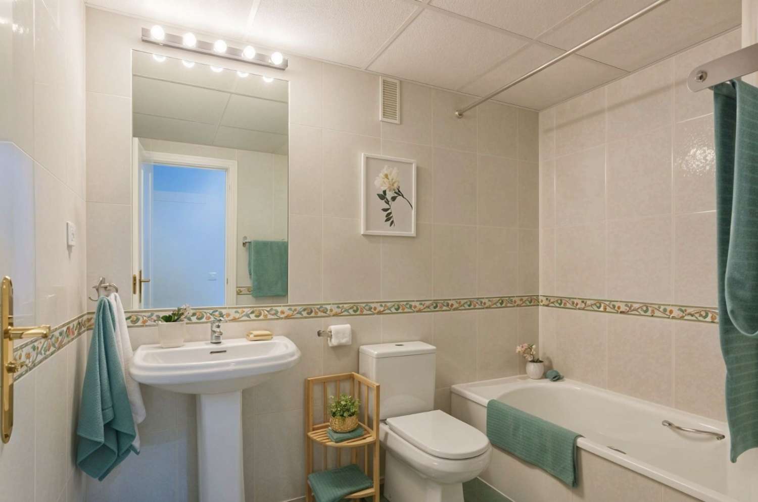 APARTAMENTO EN PRIMERA LINEA DE PLAYA DE BENALMADENA COSTA