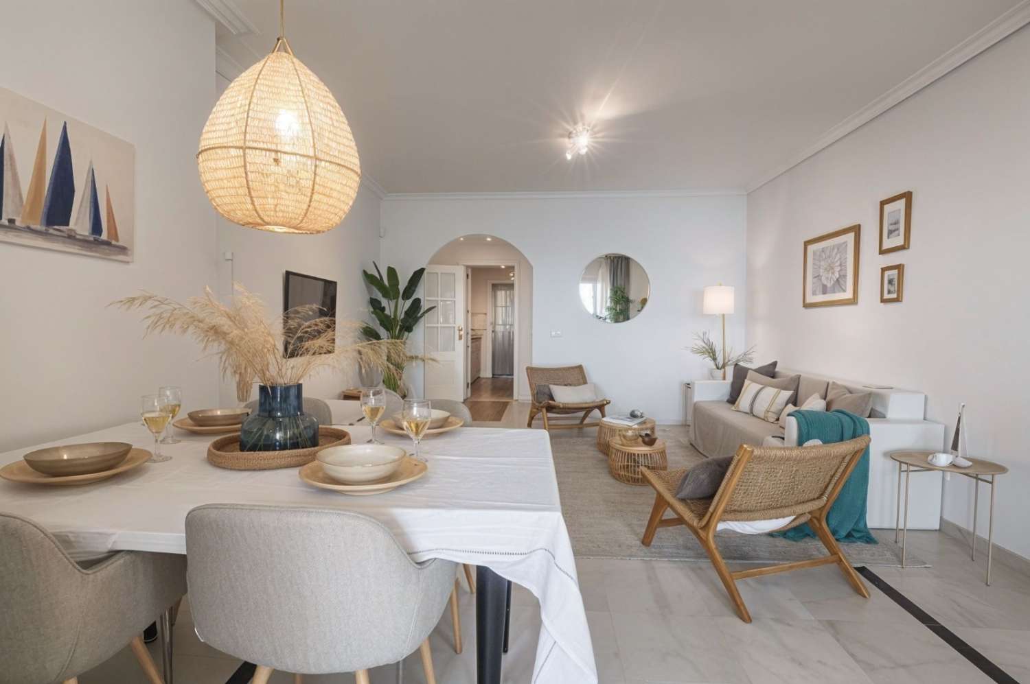 APARTAMENTO EN PRIMERA LINEA DE PLAYA DE BENALMADENA COSTA