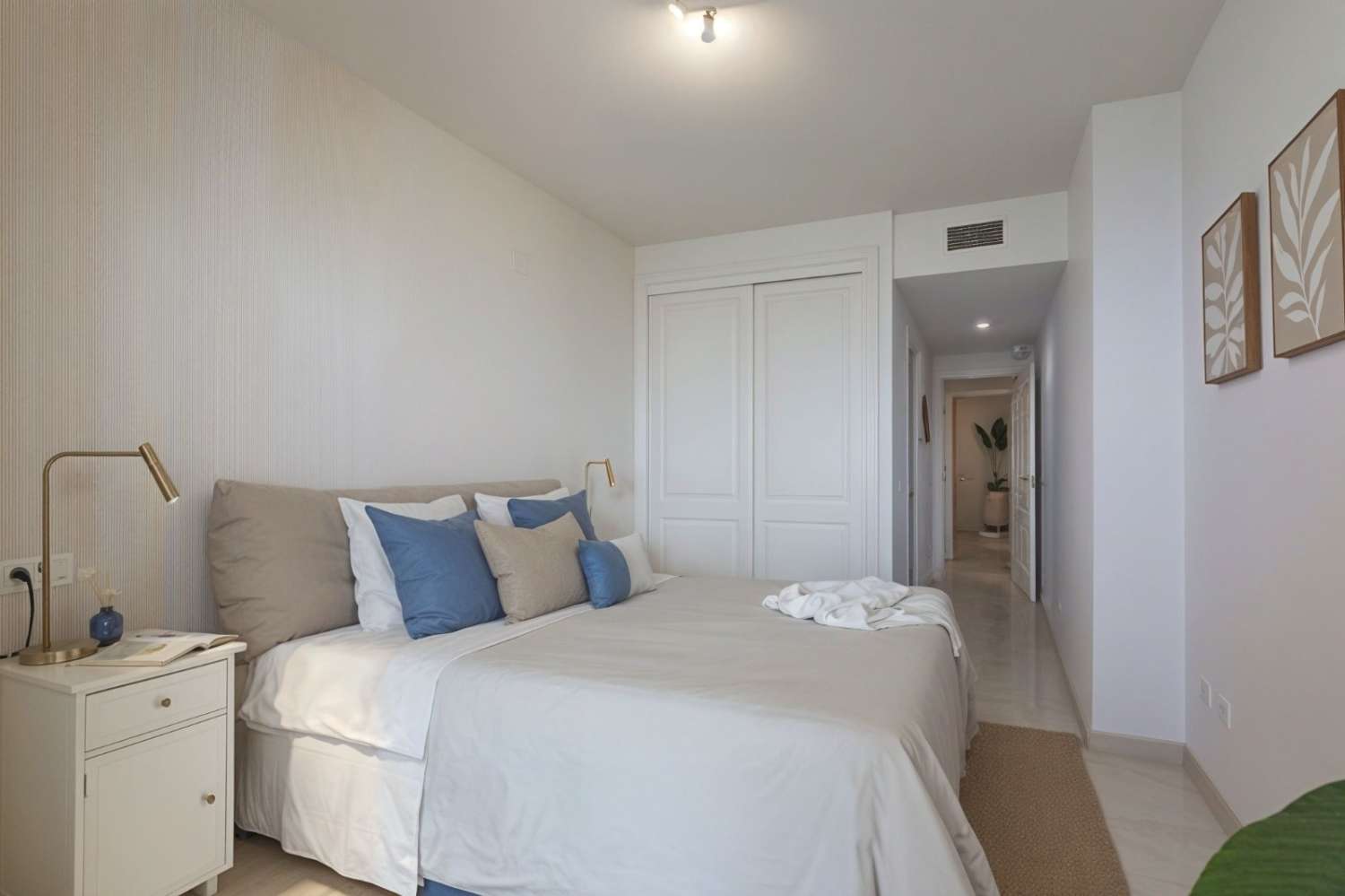 APARTAMENTO EN PRIMERA LINEA DE PLAYA DE BENALMADENA COSTA