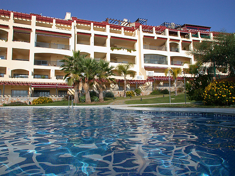 APARTAMENTO EN PRIMERA LINEA DE PLAYA DE BENALMADENA COSTA
