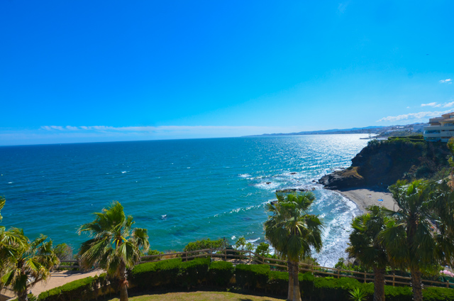 Espectacular vivienda en primerisima linea de playa de Benalmadena Costa