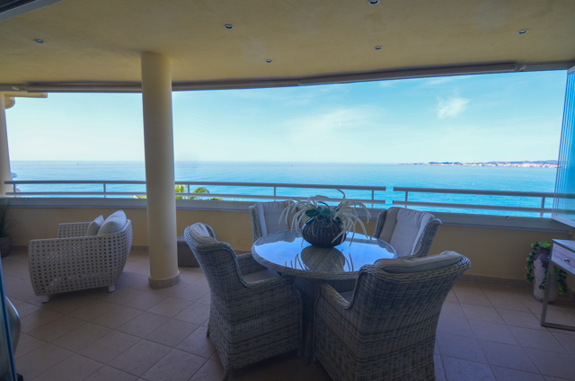 Espectacular vivienda en primerisima linea de playa de Benalmadena Costa