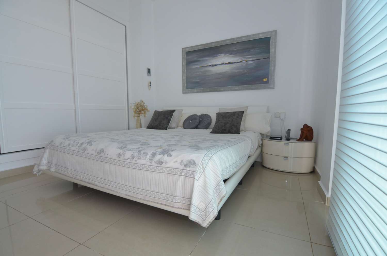 VILLA MODERNA CON PROBABLEMENTE LAS MEJORES VISTAS AL MAR Y MONTAÑA DE LA COSTA DEL SOL