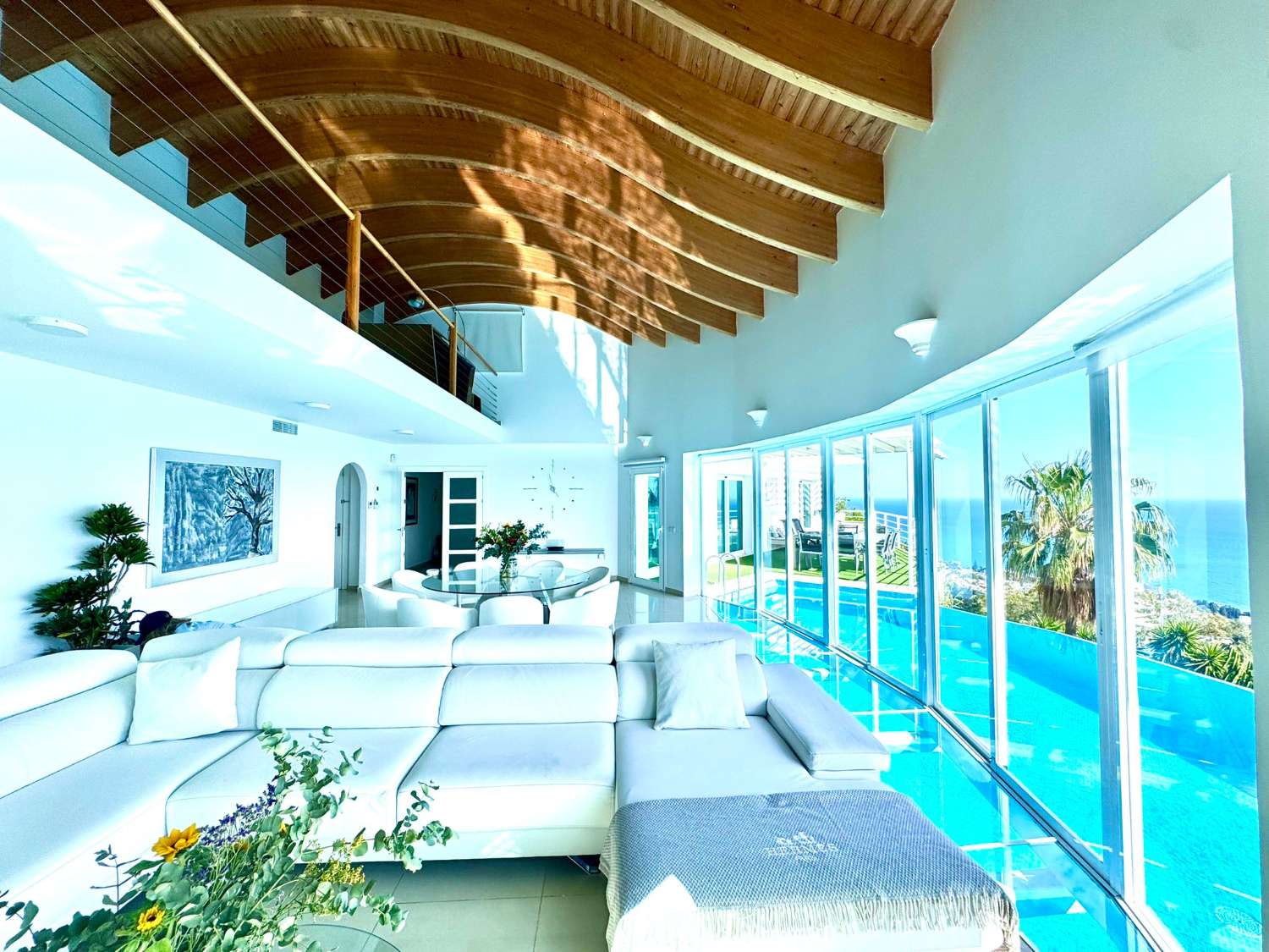 VILLA MODERNA CON PROBABLEMENTE LAS MEJORES VISTAS AL MAR Y MONTAÑA DE LA COSTA DEL SOL