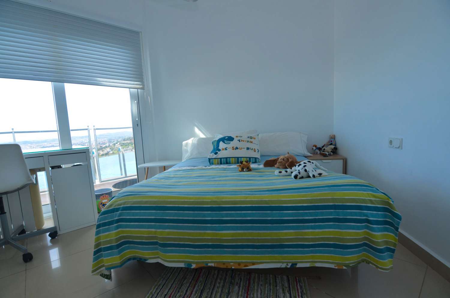VILLA MODERNA CON PROBABLEMENTE LAS MEJORES VISTAS AL MAR Y MONTAÑA DE LA COSTA DEL SOL