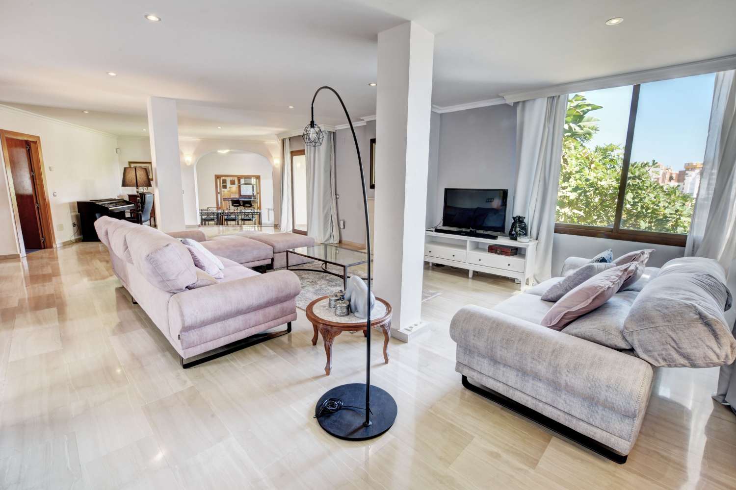 VILLA CON UBICACION INMEJORABLE CON BONITAS VISTAS AL MAR