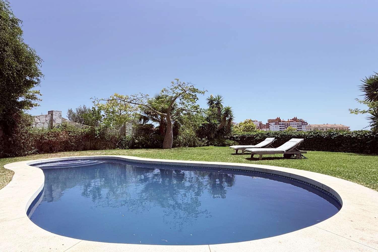 VILLA CON UBICACION INMEJORABLE CON BONITAS VISTAS AL MAR