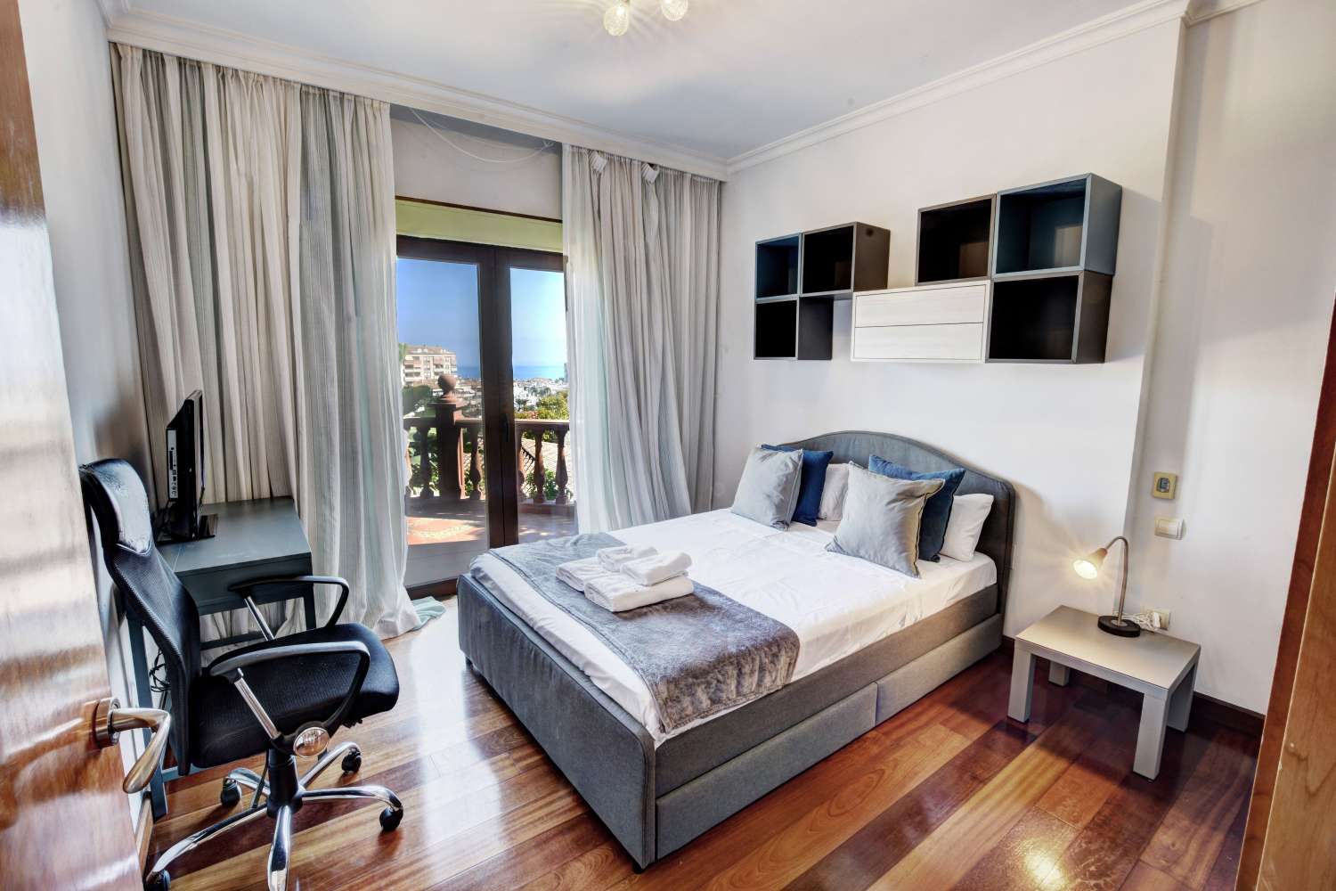 VILLA CON UBICACION INMEJORABLE CON BONITAS VISTAS AL MAR