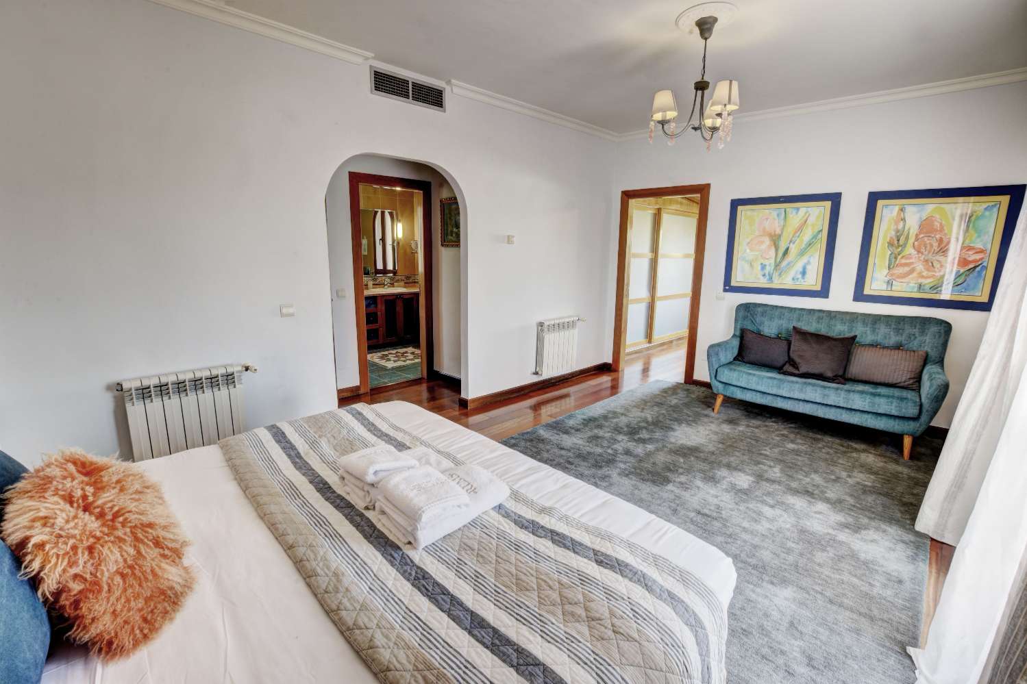 VILLA CON UBICACION INMEJORABLE CON BONITAS VISTAS AL MAR