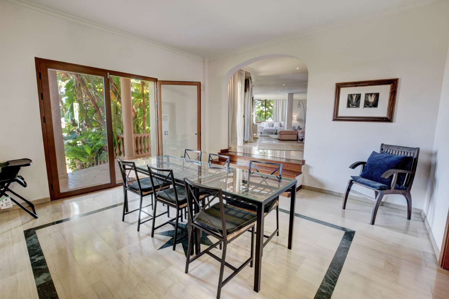 VILLA CON UBICACION INMEJORABLE CON BONITAS VISTAS AL MAR