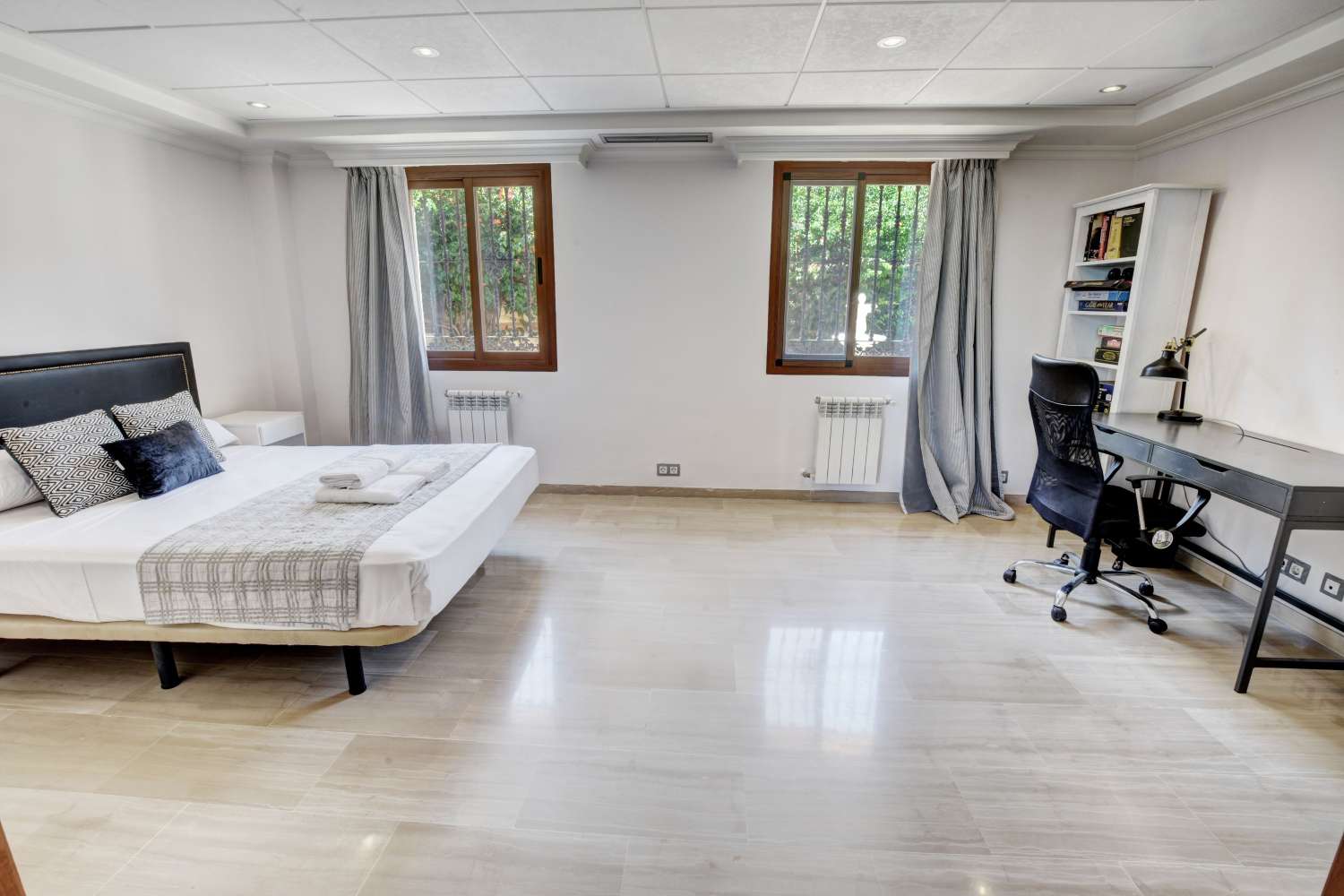 VILLA CON UBICACION INMEJORABLE CON BONITAS VISTAS AL MAR